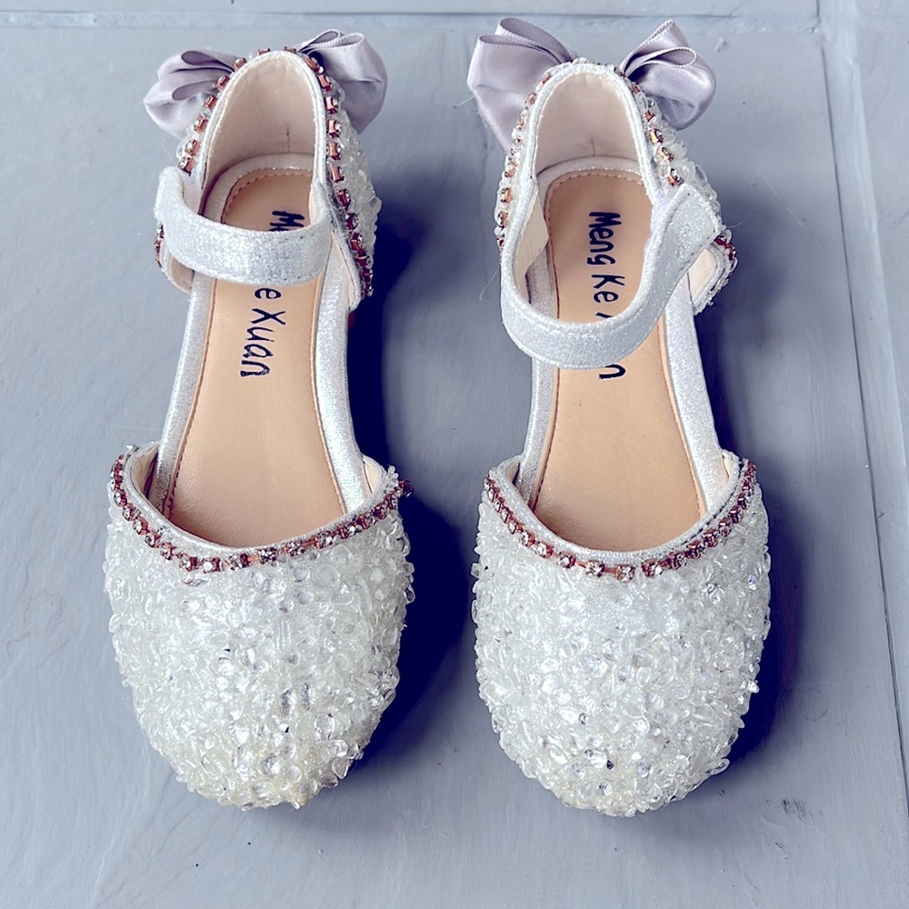 Girls sparkly dressy shoes